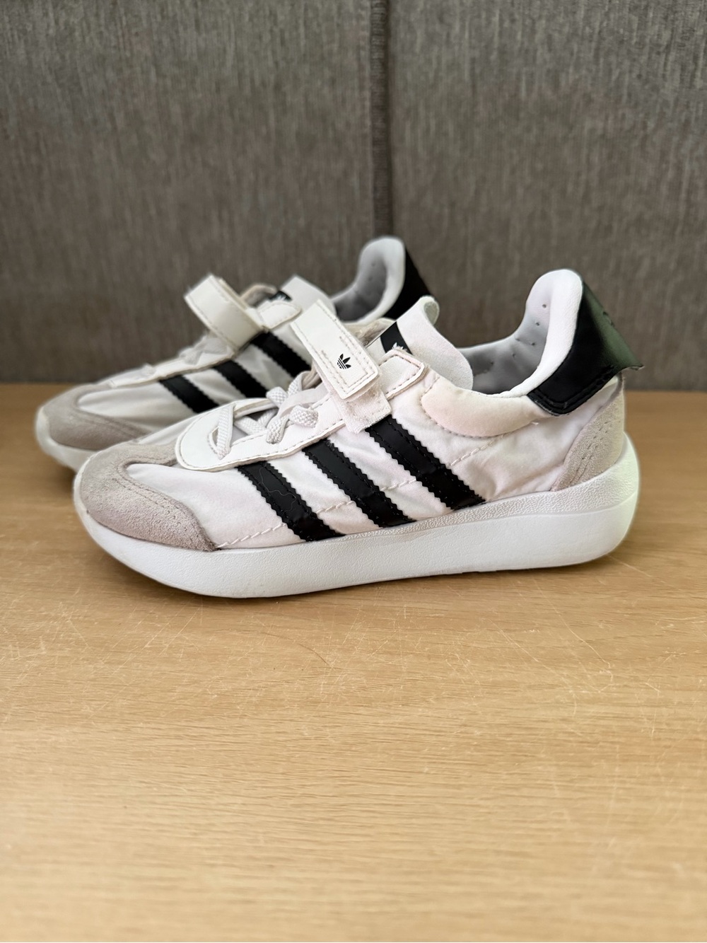 Size 10 toddler Adidas